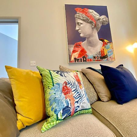 Beautiful Apartment - 5 Minute Walk To The Best Beach! - Great Location - Parking - Fast Wifi - Smart Tv - Newly Decorated - Sleeps Up To 4! Close To Bournemouth & Poole Town Centre Eksteriør bilde