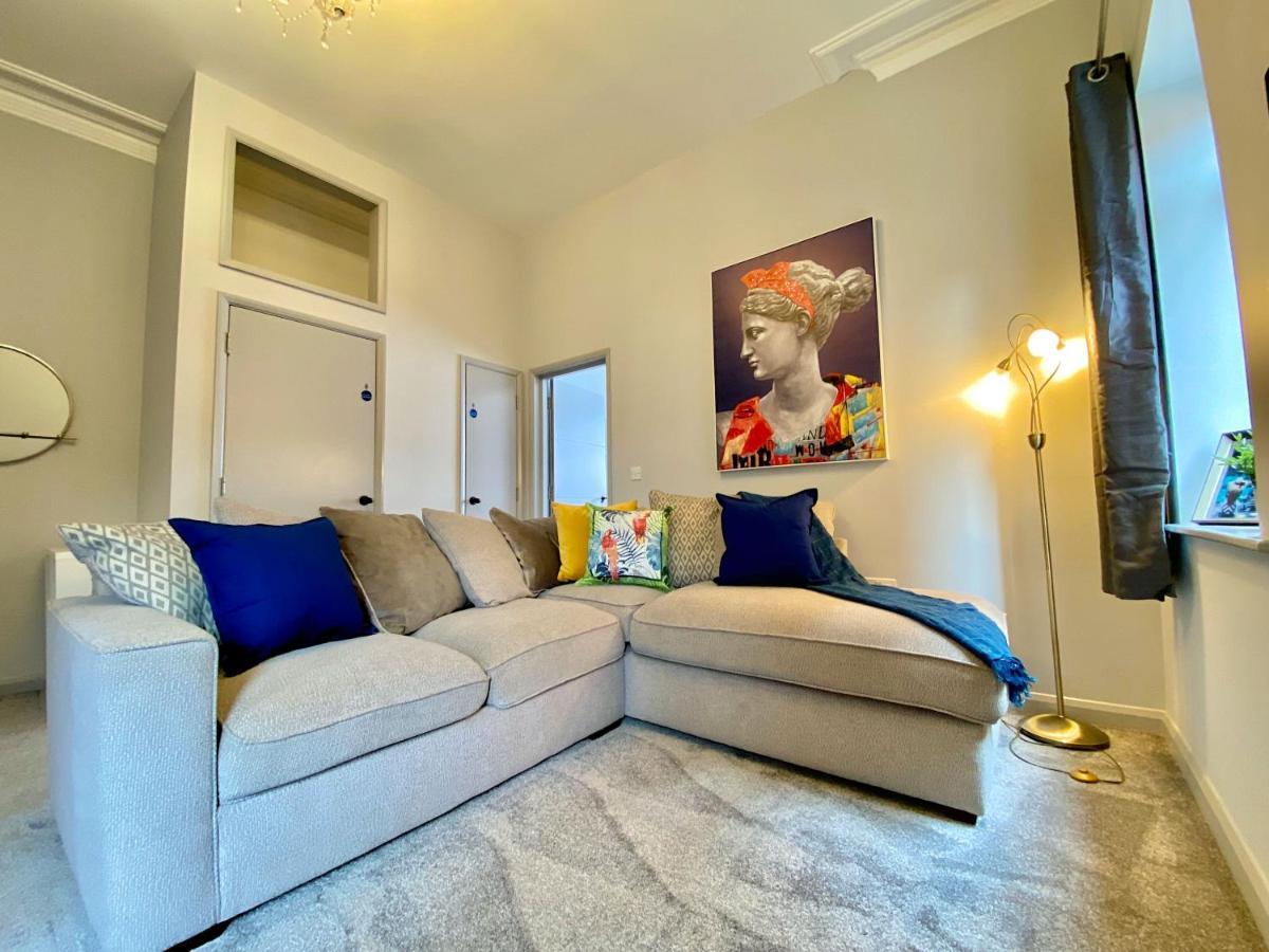 Beautiful Apartment - 5 Minute Walk To The Best Beach! - Great Location - Parking - Fast Wifi - Smart Tv - Newly Decorated - Sleeps Up To 4! Close To Bournemouth & Poole Town Centre Eksteriør bilde