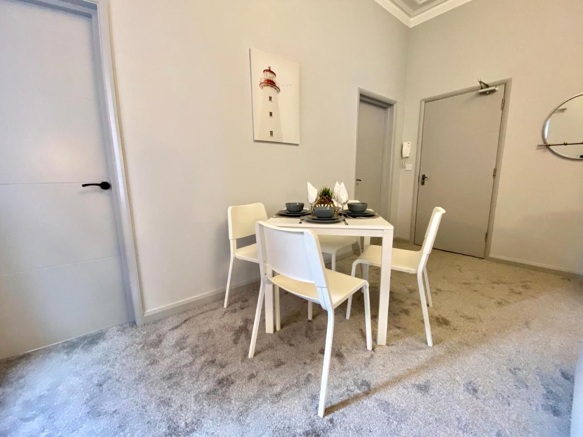 Beautiful Apartment - 5 Minute Walk To The Best Beach! - Great Location - Parking - Fast Wifi - Smart Tv - Newly Decorated - Sleeps Up To 4! Close To Bournemouth & Poole Town Centre Eksteriør bilde