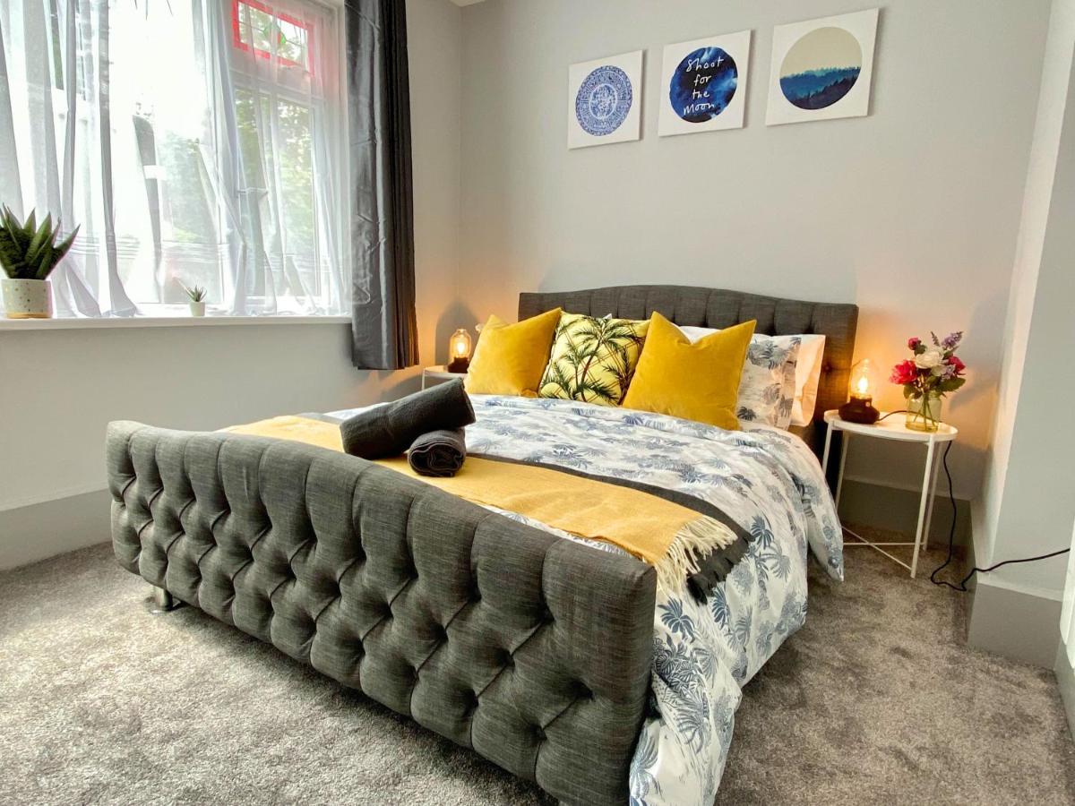 Beautiful Apartment - 5 Minute Walk To The Best Beach! - Great Location - Parking - Fast Wifi - Smart Tv - Newly Decorated - Sleeps Up To 4! Close To Bournemouth & Poole Town Centre Eksteriør bilde