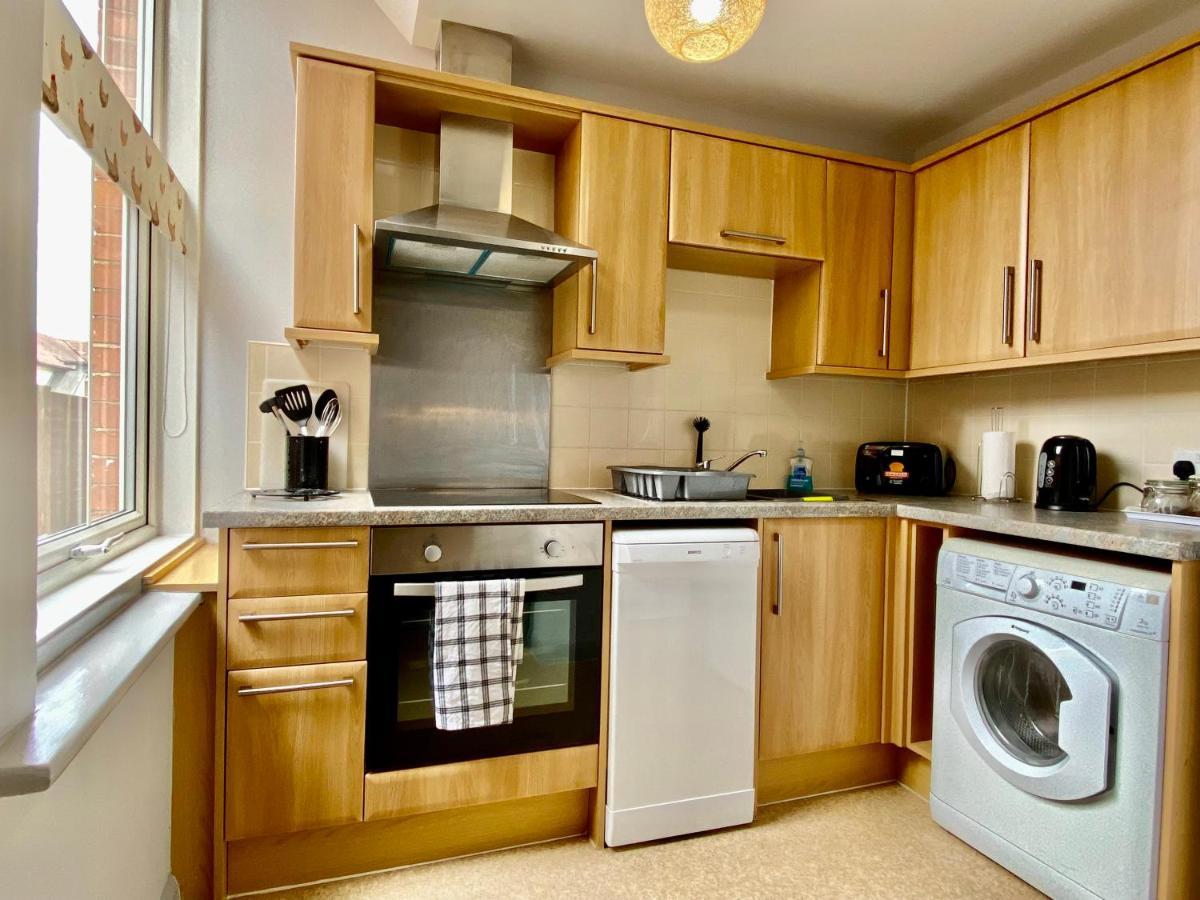 Beautiful Apartment - 5 Minute Walk To The Best Beach! - Great Location - Parking - Fast Wifi - Smart Tv - Newly Decorated - Sleeps Up To 4! Close To Bournemouth & Poole Town Centre Eksteriør bilde