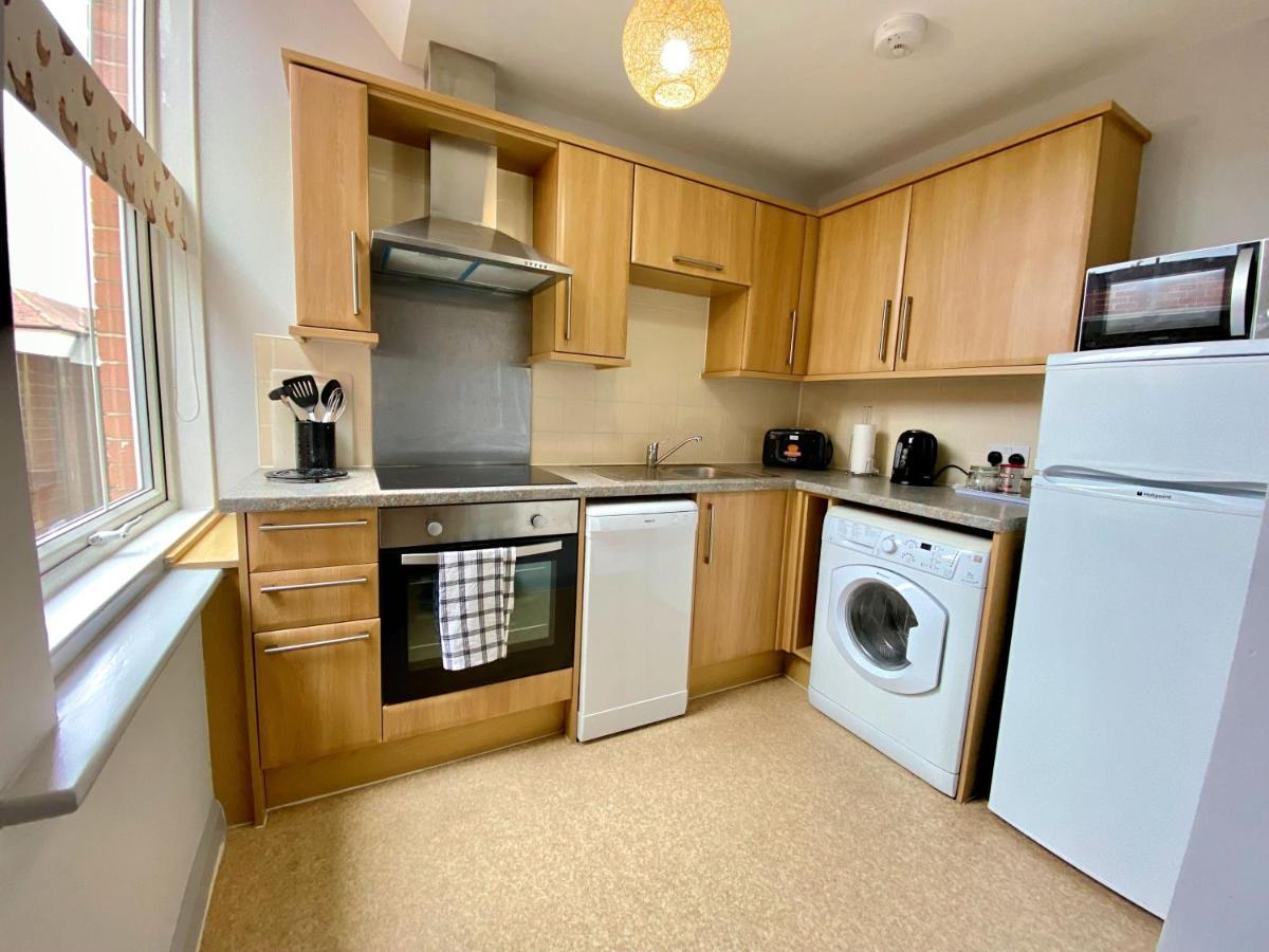 Beautiful Apartment - 5 Minute Walk To The Best Beach! - Great Location - Parking - Fast Wifi - Smart Tv - Newly Decorated - Sleeps Up To 4! Close To Bournemouth & Poole Town Centre Eksteriør bilde