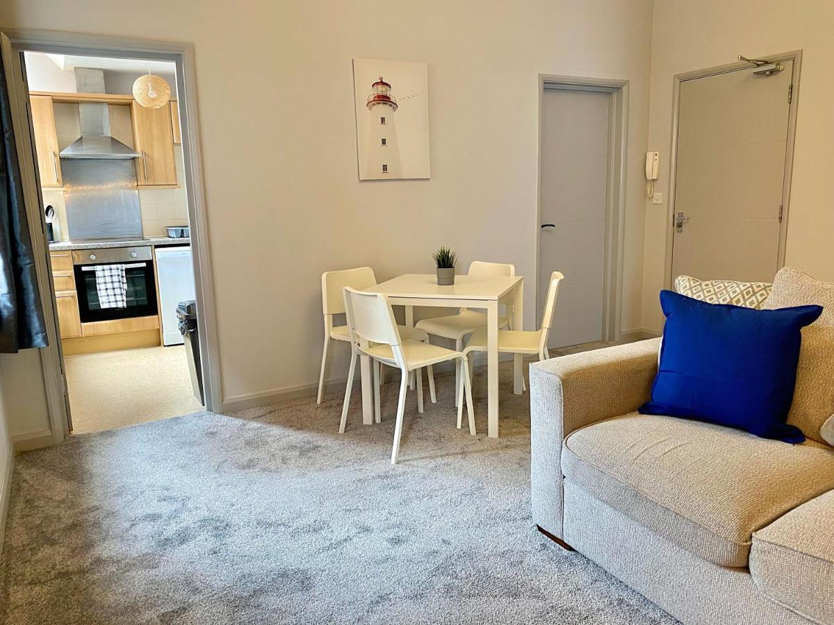 Beautiful Apartment - 5 Minute Walk To The Best Beach! - Great Location - Parking - Fast Wifi - Smart Tv - Newly Decorated - Sleeps Up To 4! Close To Bournemouth & Poole Town Centre Eksteriør bilde