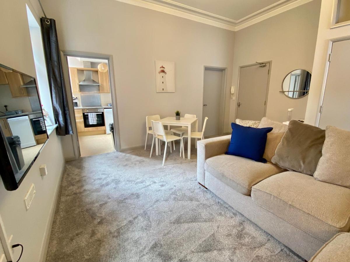 Beautiful Apartment - 5 Minute Walk To The Best Beach! - Great Location - Parking - Fast Wifi - Smart Tv - Newly Decorated - Sleeps Up To 4! Close To Bournemouth & Poole Town Centre Eksteriør bilde