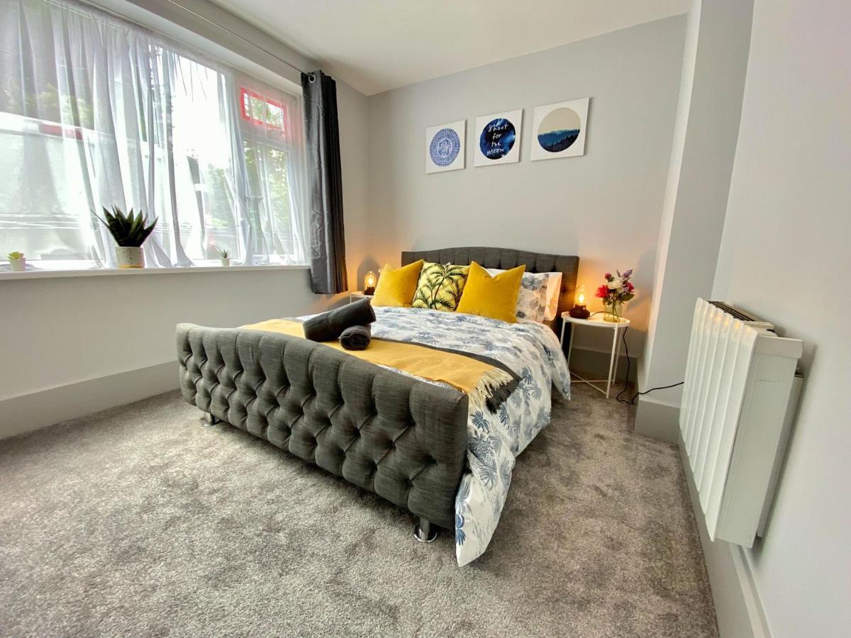 Beautiful Apartment - 5 Minute Walk To The Best Beach! - Great Location - Parking - Fast Wifi - Smart Tv - Newly Decorated - Sleeps Up To 4! Close To Bournemouth & Poole Town Centre Eksteriør bilde